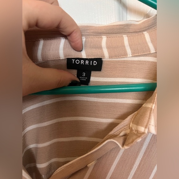 Torrid button down blouse - Picture 2 of 2